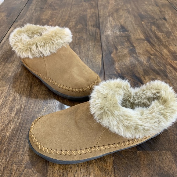 Magellan Outdoors Shoes - Magellan Outdoors Womens Size 7 Tan Moccasin Slippers